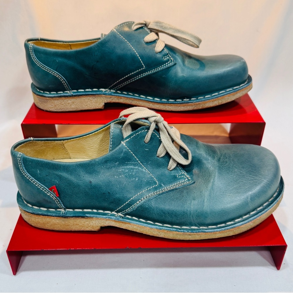 Woman’s Teal Leather Shoes